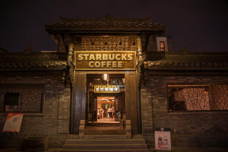 Starbucks lavoro: guida completa alle posizioni disponibili e ai vantaggi di lavorare nella famosa catena - Lavori